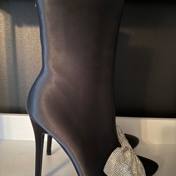 Alezesa Wang Ana Rhinestone Bow Boots | Size 8 - Picture 3 of 7